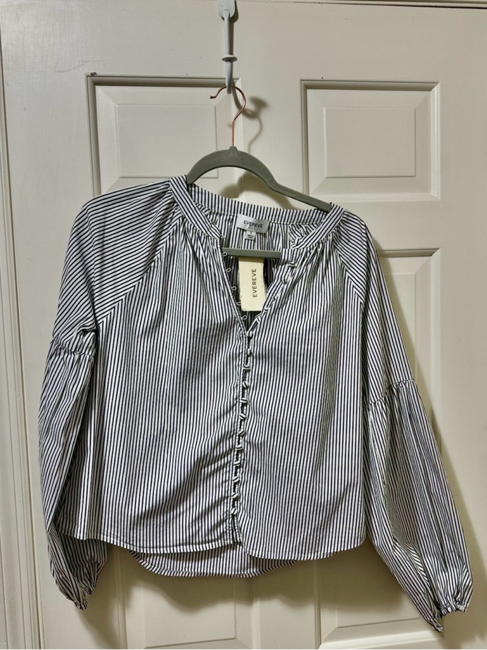 Evereve Sophia Lantern Sleeve Button-Front Women’s Blouse - Picture 9 of 9